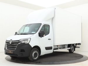 Bakwagen occasions kopen? Witte Renault Master bedrijfswagen showmodel